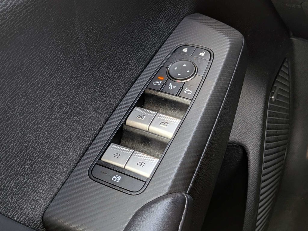 Used 2025 Mitsubishi Outlander SE FWD image 25