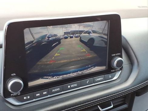 Used 2023 Nissan Rogue S AWD/4WD image 10