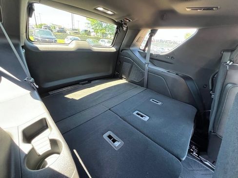 Used 2021 Chevrolet Tahoe RST w/ Luxury Package AWD/4WD image 33