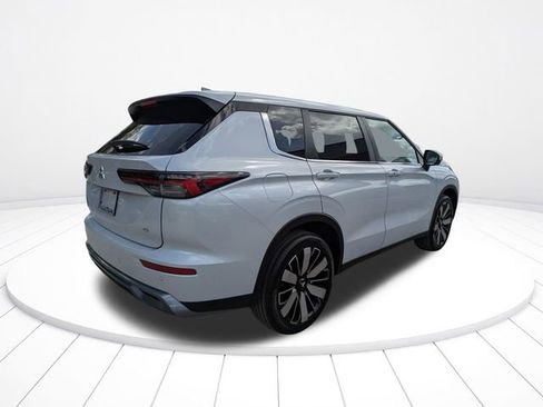 New 2026 Mitsubishi Outlander SE image 4