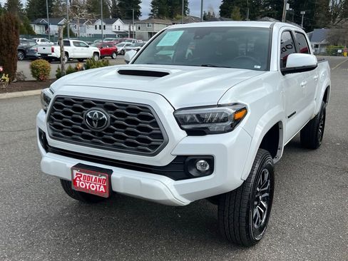 Used 2023 Toyota Tacoma TRD Sport w/ TRD Premium Sport Package image 4