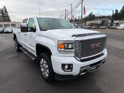 Used 2016 GMC Sierra 2500 Denali w/ Duramax Plus Package image 10