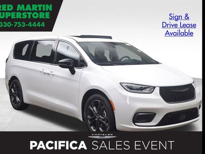 New 2026 Chrysler Pacifica Select