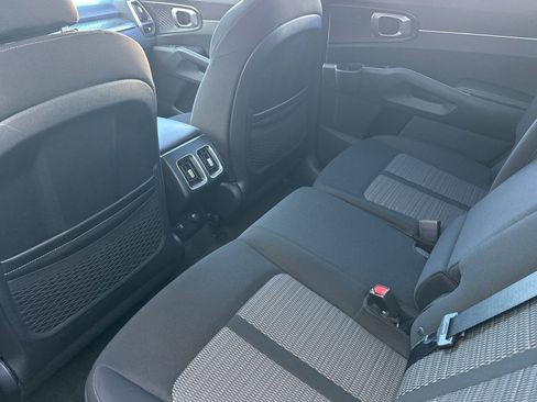 Used 2023 Kia Sorento LX image 13