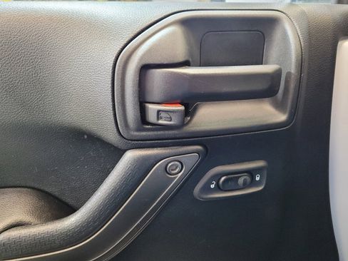 Used 2018 Jeep Wrangler Unlimited Sport image 27