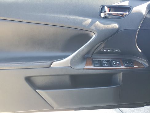 Used 2012 Lexus IS 250C image 8