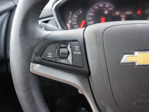 Used 2022 Chevrolet Trax LT w/ LT Convenience Package image 8