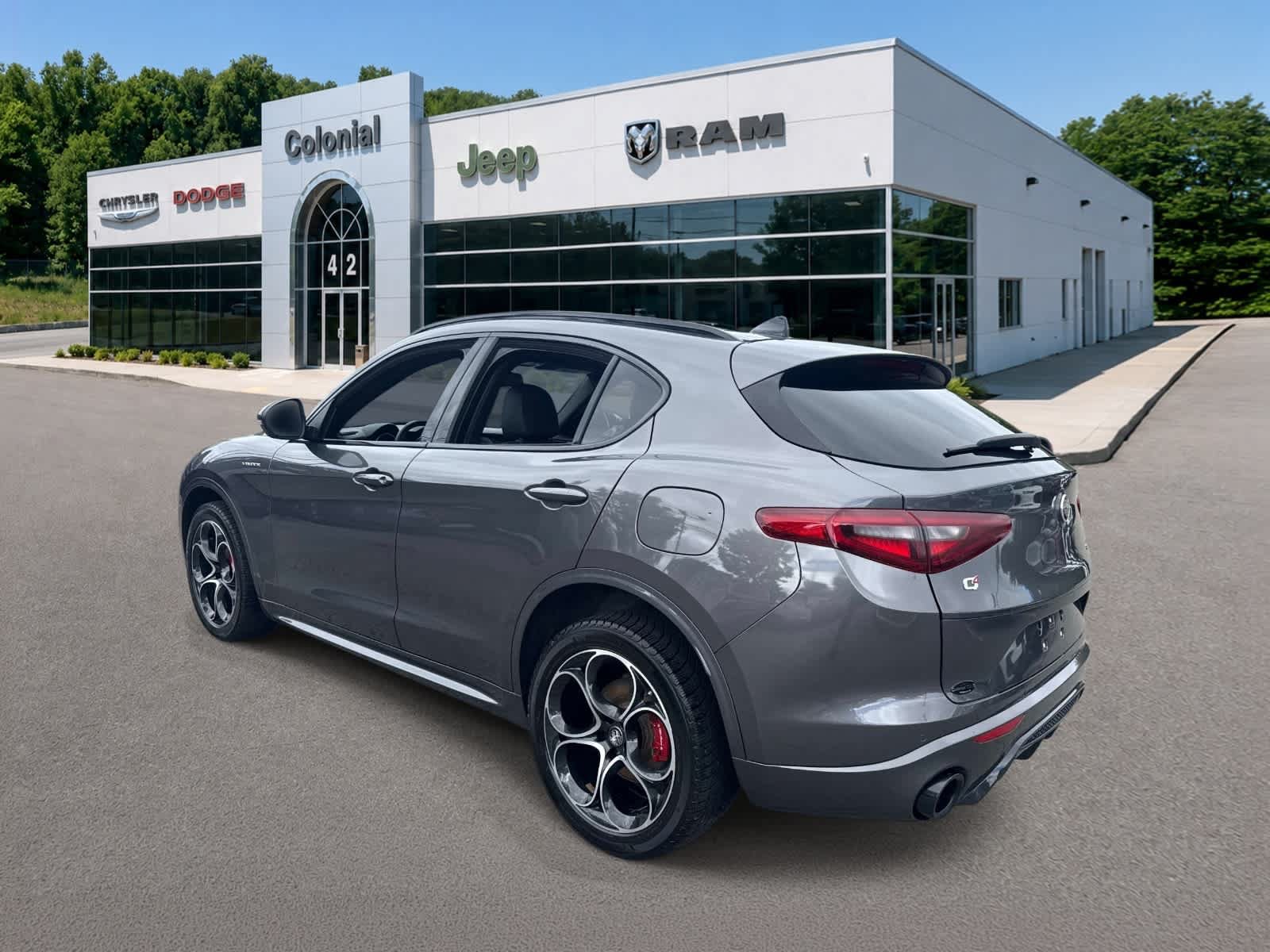 Used 2023 Alfa Romeo Stelvio Veloce AWD/4WD image 3