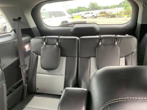 Used 2022 Ford Explorer XLT w/ Equipment Group 202A AWD/4WD image 19