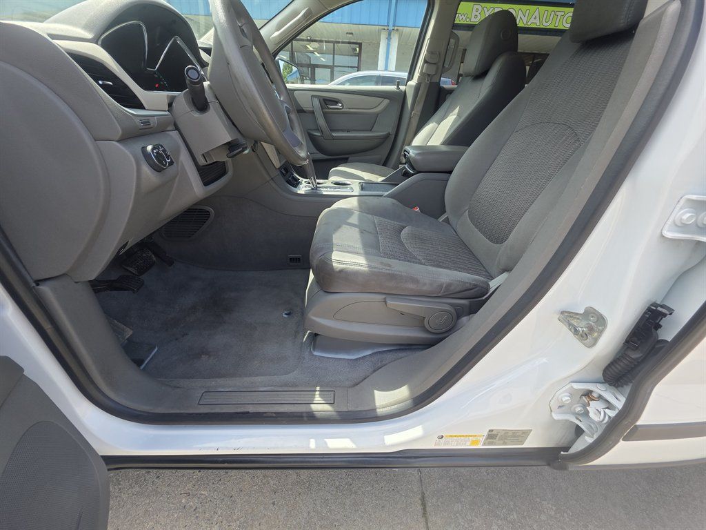 Used 2017 Chevrolet Traverse LS FWD image 9