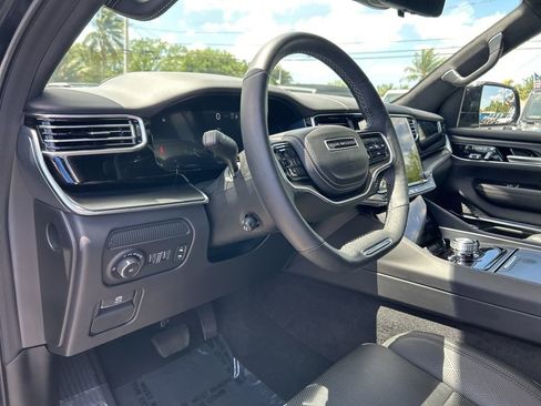 Used 2024 Jeep Grand Wagoneer Series II w/ Quick Order Packagew 28T image 12