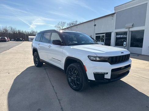 New 2025 Jeep Grand Cherokee L Limited AWD/4WD image 2