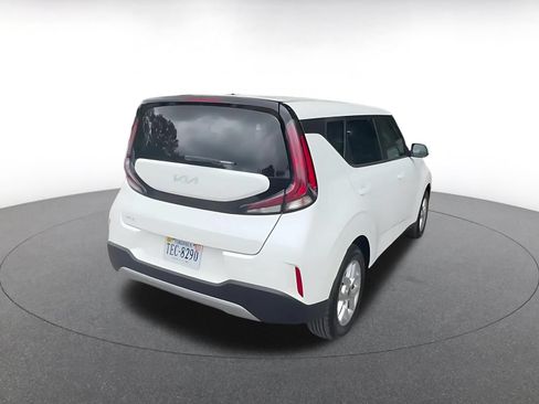 Used 2025 Kia Soul LX w/ LX Technology Package FWD image 14