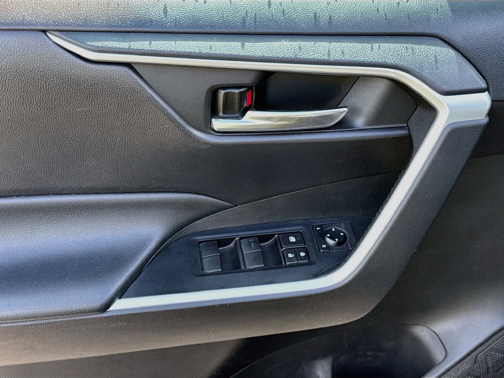 Used 2021 Toyota RAV4 XLE FWD image 23