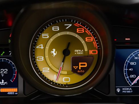 Certified 2020 Ferrari Portofino RWD image 87