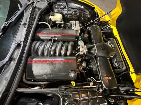 Used 2003 Chevrolet Corvette Coupe w/ Preferred Equipment Group RWD image 22