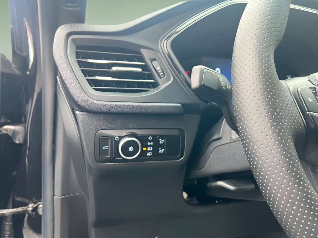Used 2025 Ford Escape ST-Line Select AWD/4WD image 21