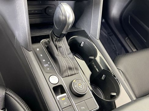 Used 2022 Volkswagen Atlas Cross Sport SEL R-Line image 17