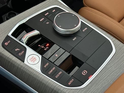 Used 2025 BMW 330i Sedan w/ Premium Package image 21