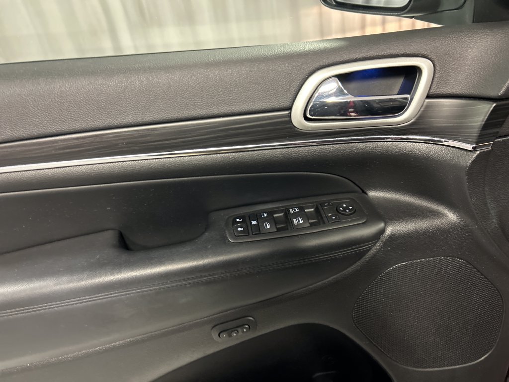 Used 2022 Jeep Grand Cherokee Limited AWD/4WD image 14