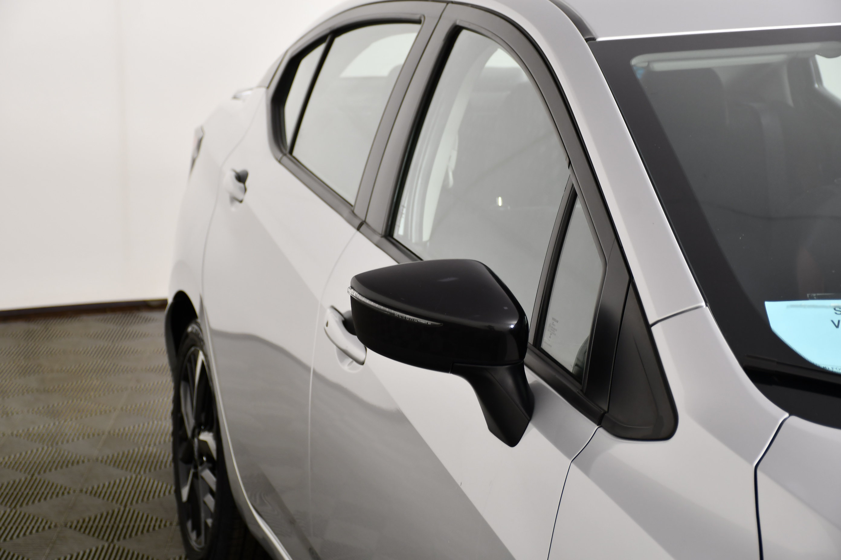 Used 2024 Nissan Versa SR FWD image 14