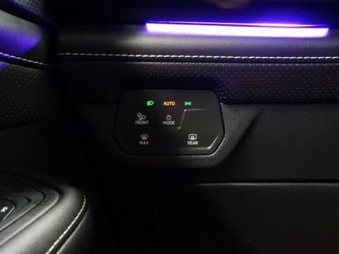 Certified 2025 Volkswagen Atlas Cross Sport SEL Premium R-Line image 31