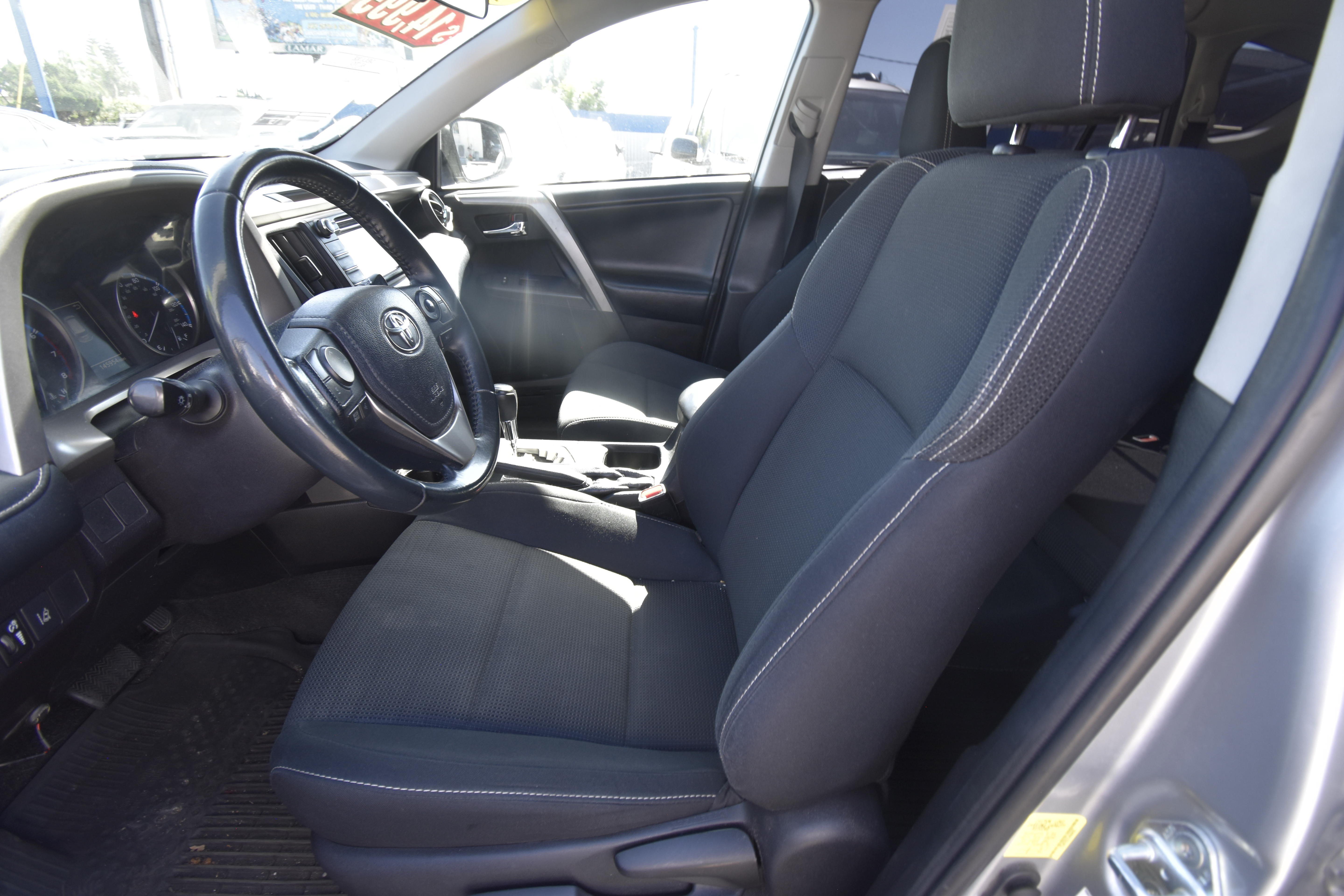 Used 2018 Toyota RAV4 XLE w/ Plus Extra Value Package FWD image 8