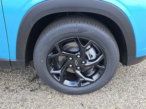 New 2026 Chevrolet Trax LT w/ Sunroof Package FWD image 3