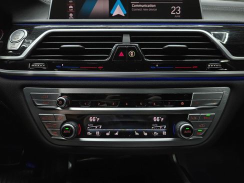 Used 2021 BMW 750i xDrive w/ M Sport Package AWD/4WD image 29