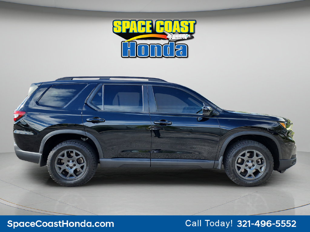 Certified 2025 Honda Pilot TrailSport image 2
