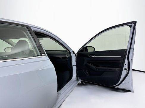 Used 2023 Nissan Altima 2.5 SR FWD image 30