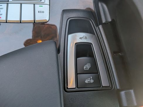 Used 2013 Mercedes-Benz SL 550 image 26