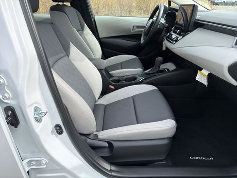 Used 2025 Toyota Corolla LE image 13