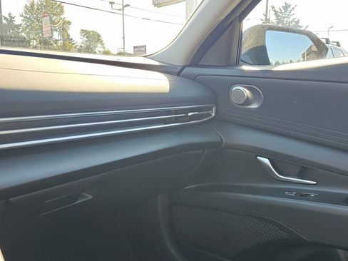 Used 2025 Hyundai Elantra SE image 22