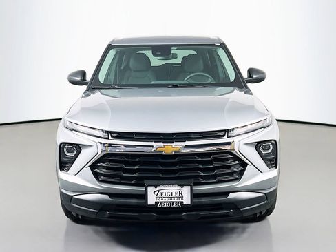 Used 2024 Chevrolet TrailBlazer LS w/ LS Convenience Package FWD image 2