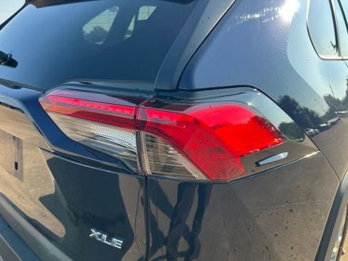 Used 2021 Toyota RAV4 XLE Premium FWD image 12