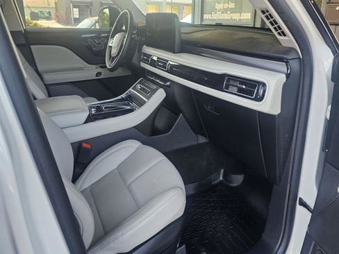 Used 2025 Lincoln Aviator 2WD w/ Jet Appearance Package image 10
