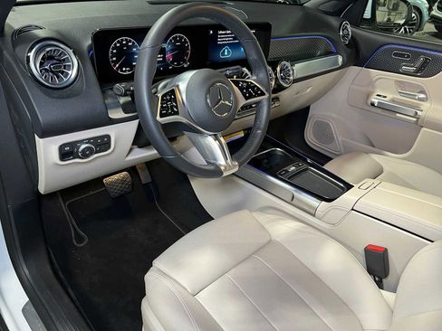 Certified 2025 Mercedes-Benz GLB 250 4MATIC image 22