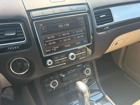 Used 2015 Volkswagen Touareg Sport AWD/4WD image 19