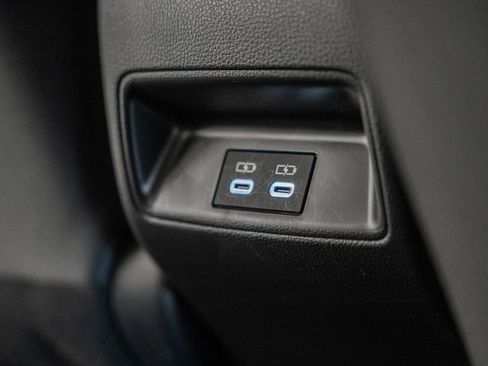 Used 2025 Toyota Corolla LE image 29