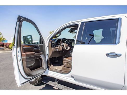 Used 2024 GMC Sierra 3500 Denali w/ Denali Reserve Package AWD/4WD image 27