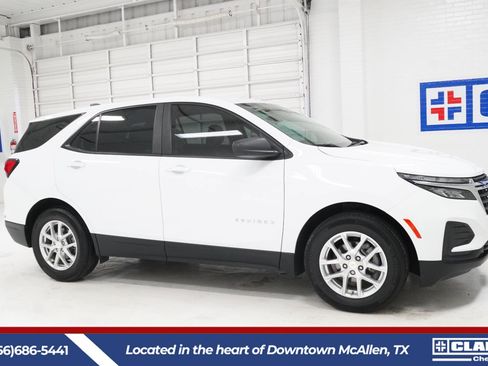 Used 2023 Chevrolet Equinox LS w/ Driver Confidence II Package FWD image 4