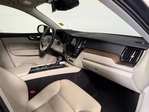 Used 2021 Volvo XC60 T5 Momentum w/ Climate Package image 41