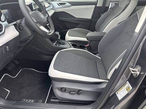 New 2026 Volkswagen Taos SE FWD image 12