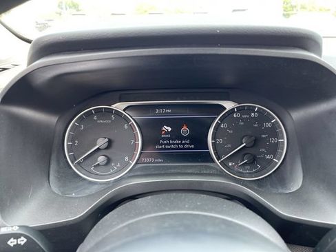Used 2024 Nissan Rogue SV FWD image 2