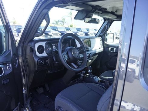 Used 2025 Jeep Wrangler Unlimited Sport AWD/4WD image 25