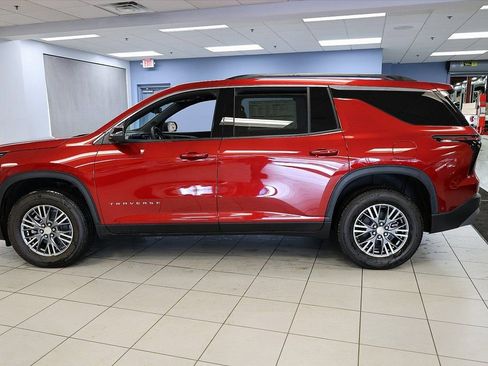 New 2025 Chevrolet Traverse LT w/ Enhanced Driving Package FWD image 2