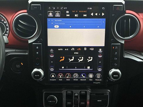 Certified 2018 Jeep Wrangler Unlimited Rubicon AWD/4WD image 17