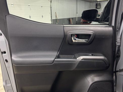 Used 2020 Toyota Tacoma TRD Off-Road image 45