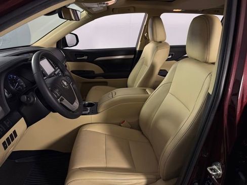 Used 2019 Toyota Highlander XLE image 14